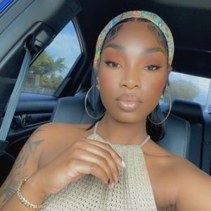 Meet your Posher, Carline